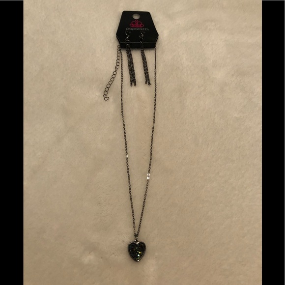 Paparazzi Pitter Patter goes my heart purple necklace with earrings